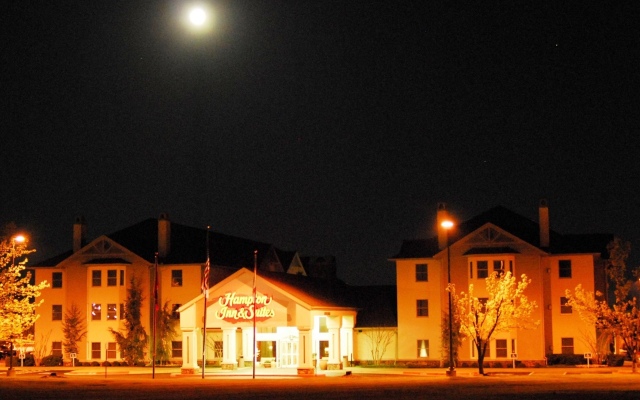Отель Hampton Inn & Suites Springdale вид на фасад