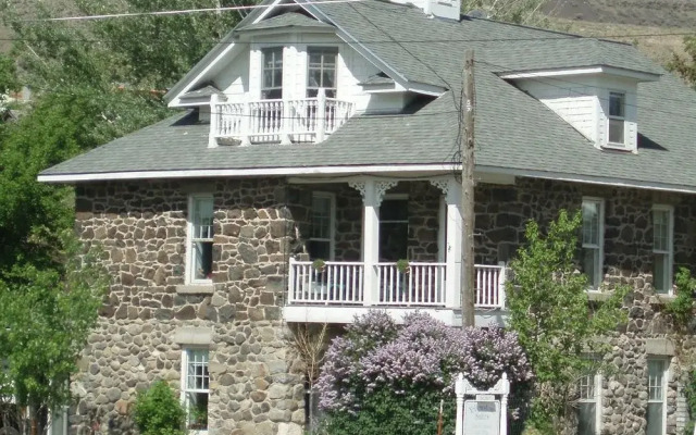Yellowstone Suites Bandb