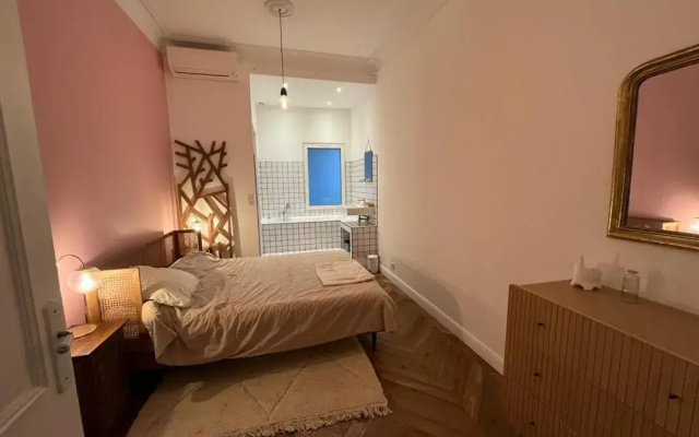 Appartement de maître T3 80m2 en plein centre.