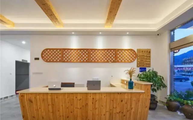 Floral Hotel Xiangfengling Hostel