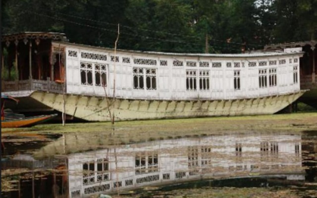Отель Butt's Clermont Houseboats вид на фасад