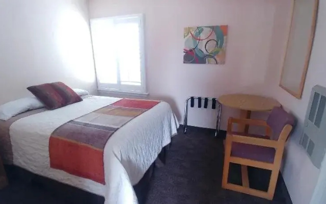 Blue Pine Motel