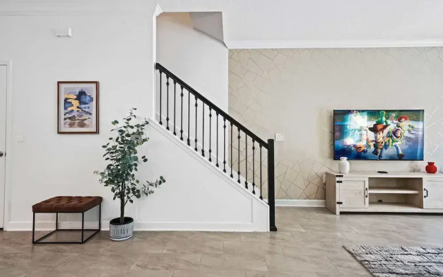 1142 Kingsbarn Street