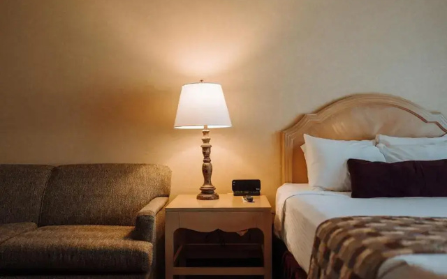Skaneateles Suites