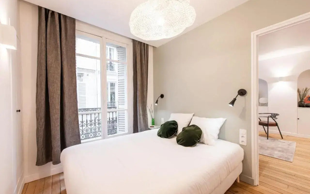 Central And Renovated Parisian Apartment, 6-7 Guests