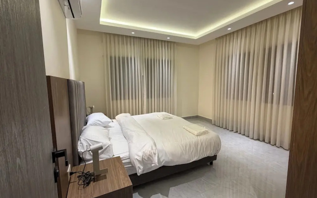 006 JRE Apartment With Stunning Boulevar