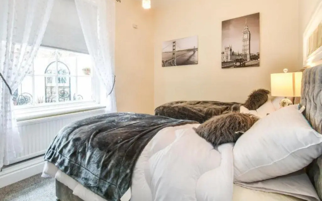 Holgate Manor Apartment