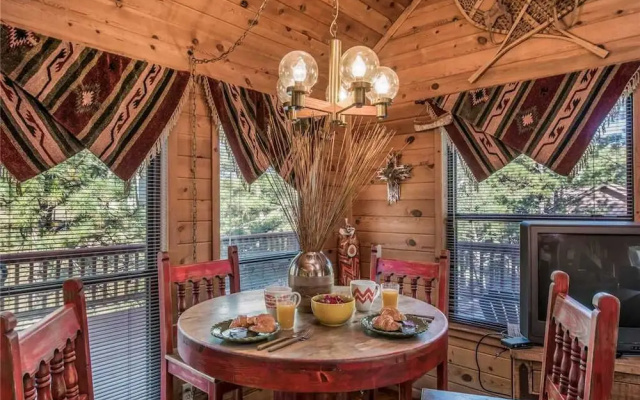 The Breathe Inn - Two Bedroom Cabin with Hot Tub