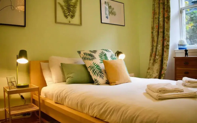 Central 3 Bedroom Next to Leafy Meadows