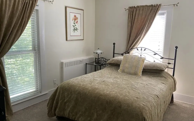 Monroe Manor Inn