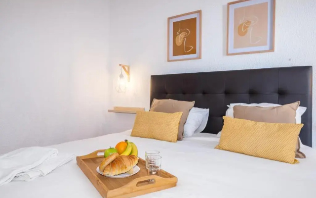 #065 Vila Magna Flat with Pool by Home Holidays