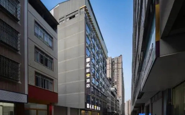 Hengxian Longxiang Crown Hotel