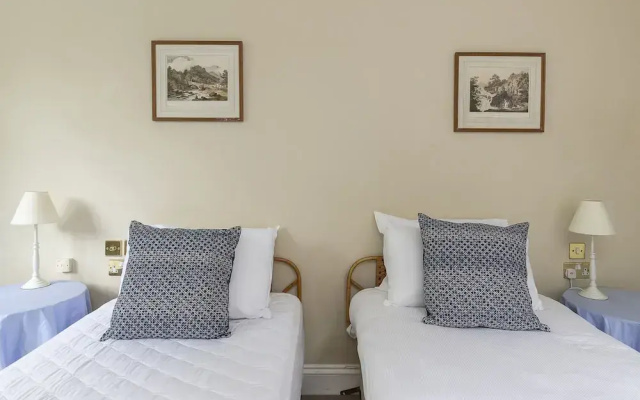 JOIVY Charming 3 bed house with a rooftop terrace