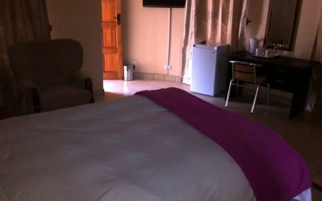 Molengoane Lodge