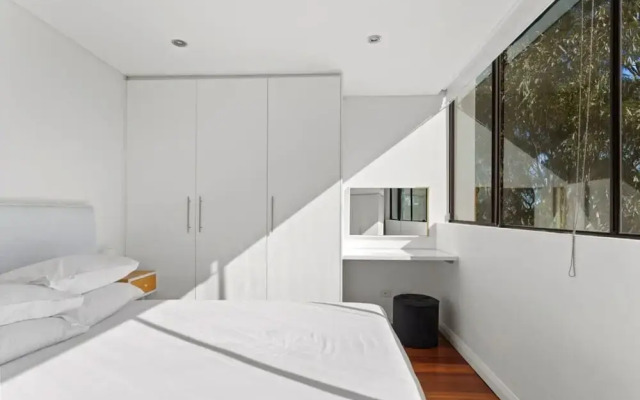Prime Location 2-bed Apartment With Parking