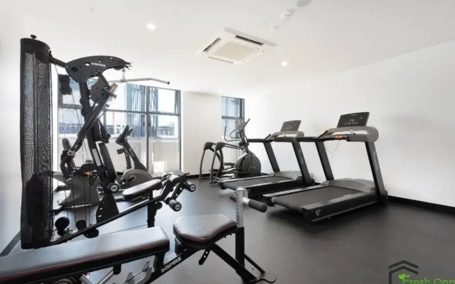 FS104E Stylish 1BR1BA apt in Footscray Pool Gym WIFI