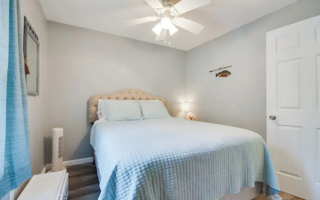 Dock & Furnished Deck: Lakefront Gravois Mills Gem