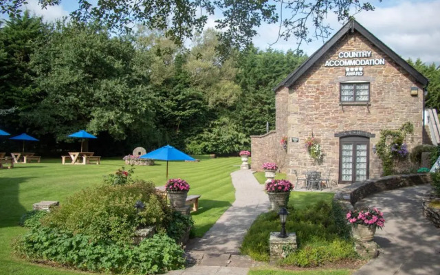 The Greyhound Inn & Hotel