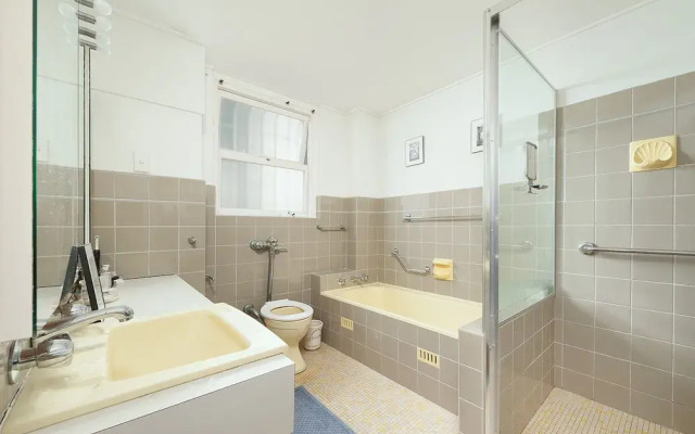 Harbour Front Single Level Apartment