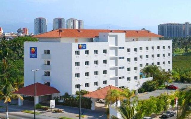 Отель Comfort Inn Puerto Vallarta вид на фасад