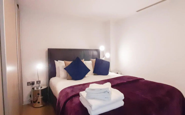 Comfy Studio with Balcony in Heart of Shoreditch
