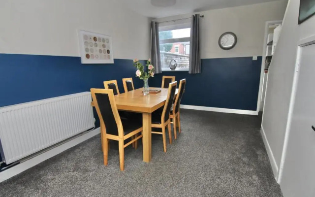 Mount House - Cosy Spacious Home