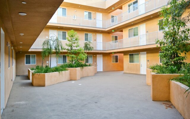 Fully Furnished Apartments near Hollywood 1