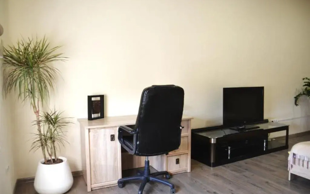 Coin Apartments & Hostel