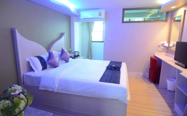 Centro CNX Hotel