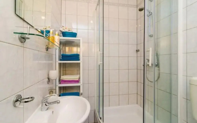 Apartment Radovan - One-bedroom Apartment With Balcony and Sea View