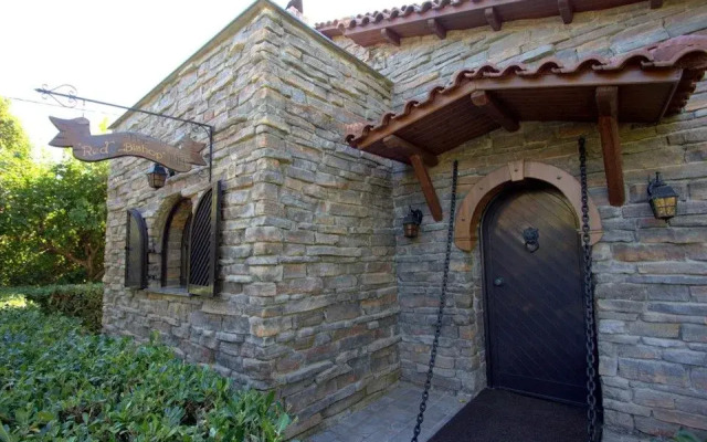 Red Bishop Villa
