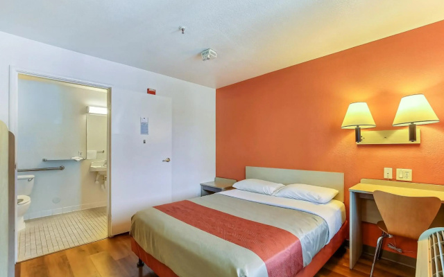 Motel 6 Pinole, CA