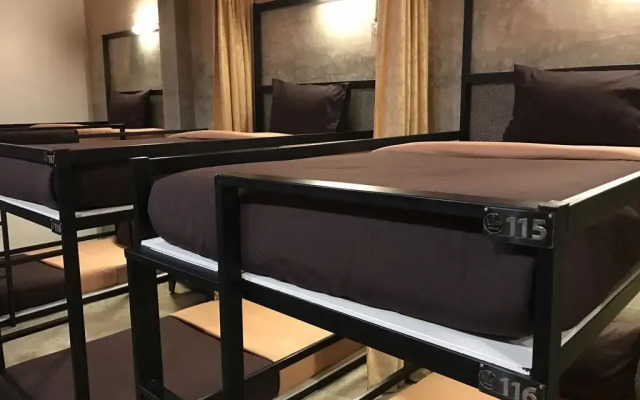 The Alley Hostel & Bistro