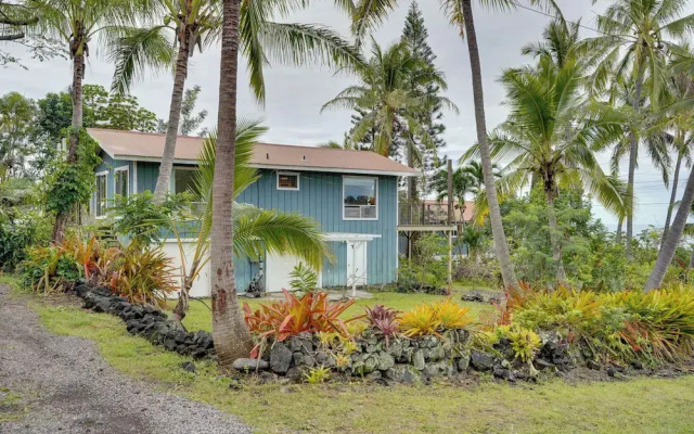 Breezy Kailua-kona Bungalow w/ Lanai & Ocean View!