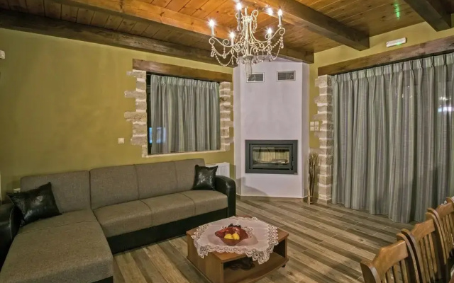 Luxurious Villa With Private Pool, Near a Couple of Restaurants & Sandy Beach