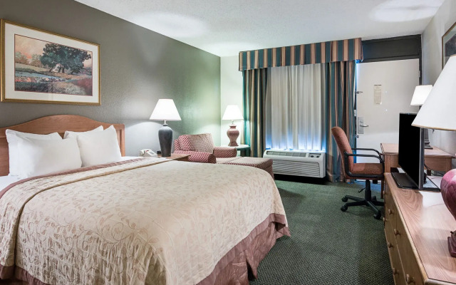 Rodeway Inn & Suites and Conference Center