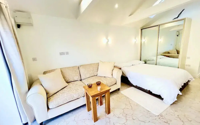 Stunning 1-bed Studio in Greenford