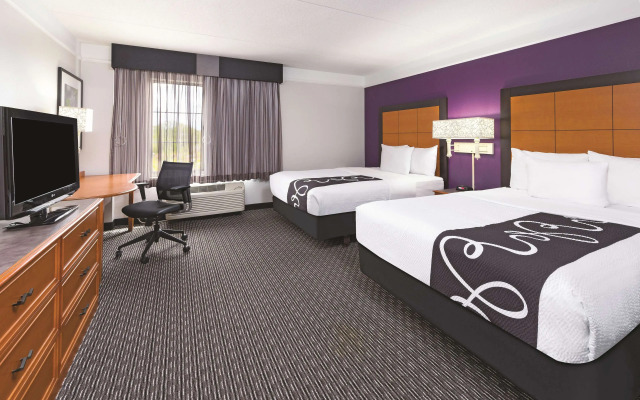 La Quinta Inn & Suites by Wyndham St. Louis Westport