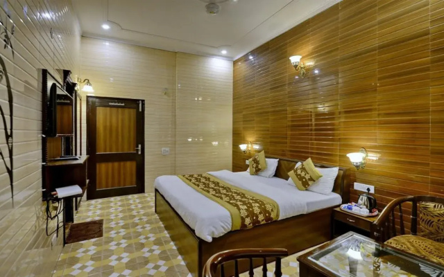 Hotel Holy City