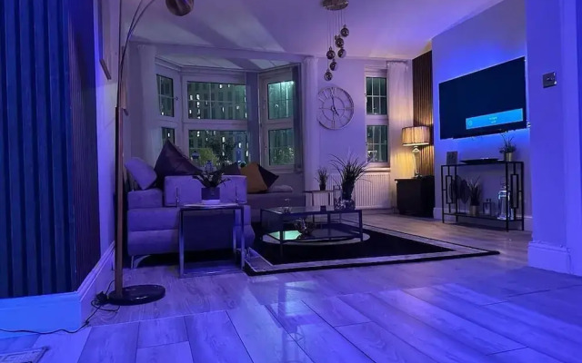 1 Bed Flat - Sleeps 2 - Jacuzzi - Parking - Wifi