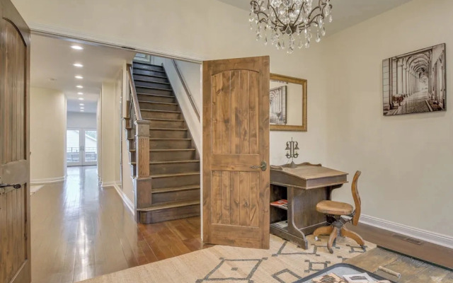 Steps to Lake & Beach! Multi-level Oakland Haven