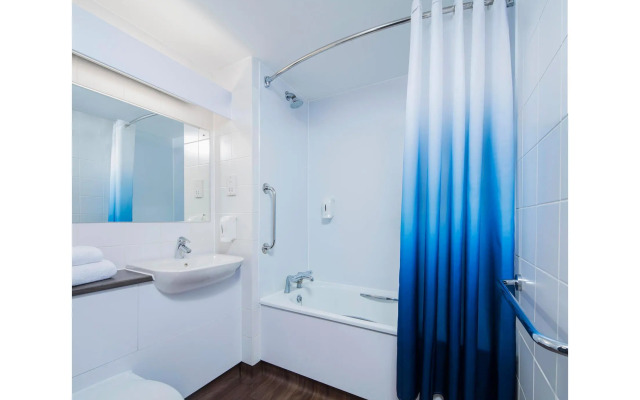 Travelodge London Raynes Park