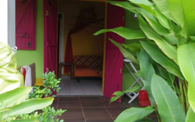 Отель Bungalow With one Bedroom in Guadeloupe, With Pool Access, Enclosed Ga вид на фасад