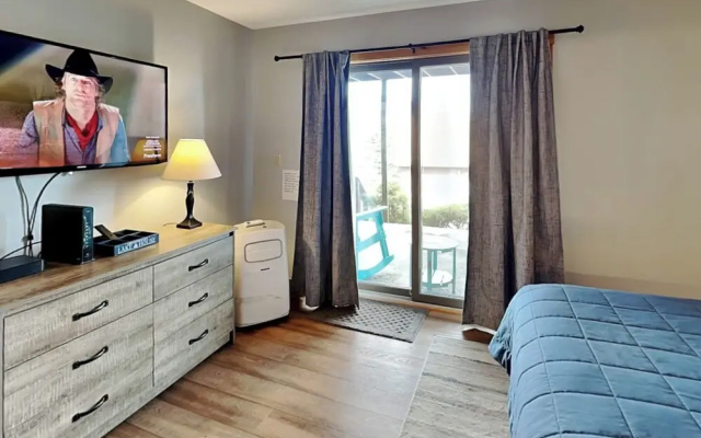 Sunplace 30 by Taylor Made Deep Creek