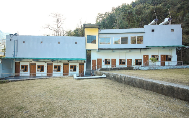 Fabhotel Royal Om River Resort