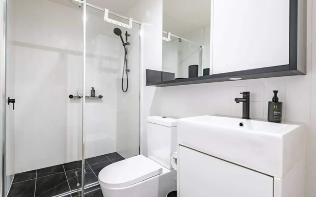 Bright 1 Bedroom Apartment in St Kilda