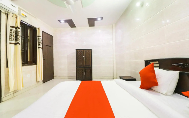 Mayur Palace by OYO Rooms