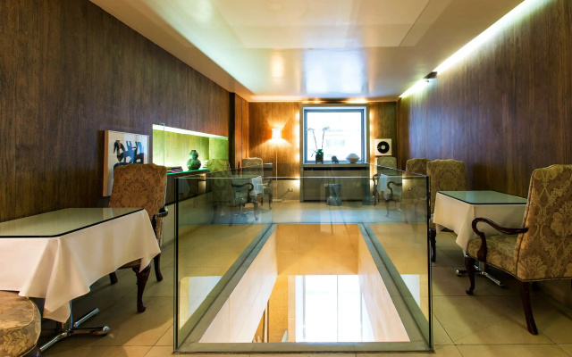 City Club Hotel