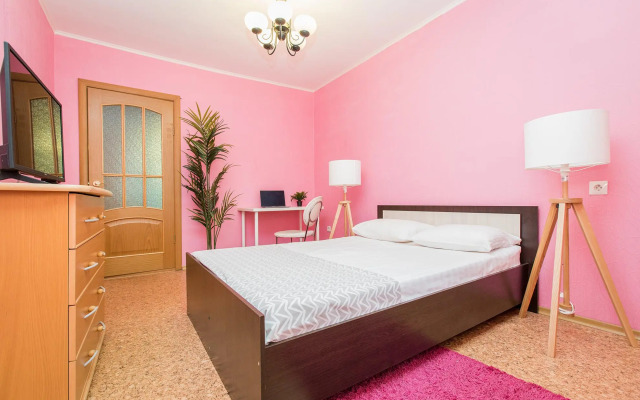 HomeHotel (ХоумОтель) на улице Березовская 102А