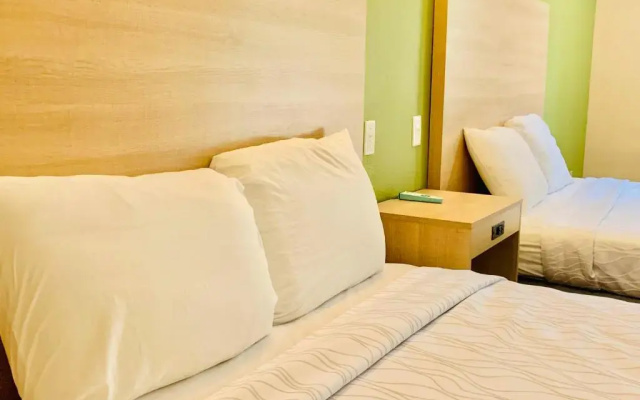 Weston Inn & Suites
